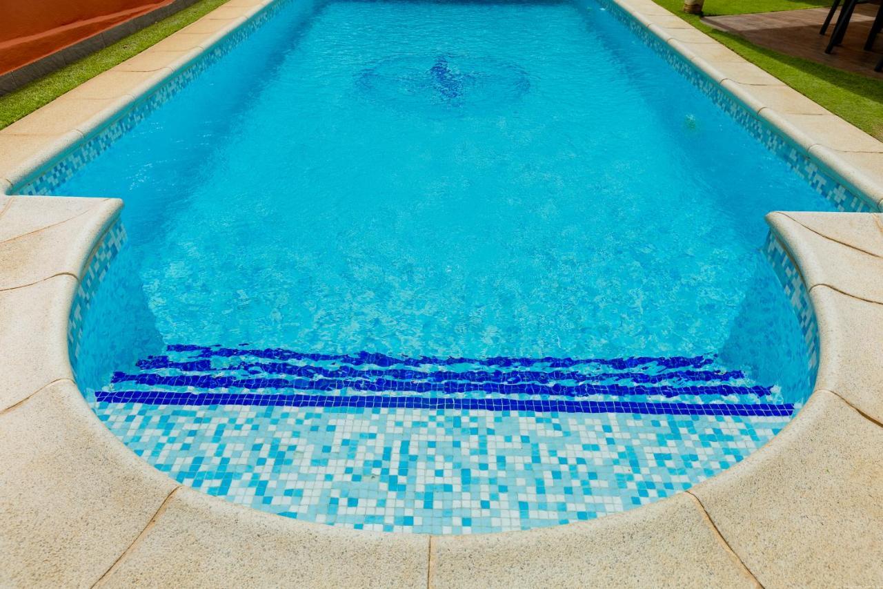 Villa With A Private Swimming Pool Кальяо-Сальвахе Экстерьер фото